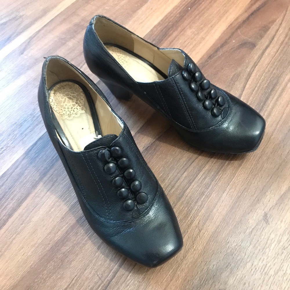 Clarks Black Leather Oxford Button Heels